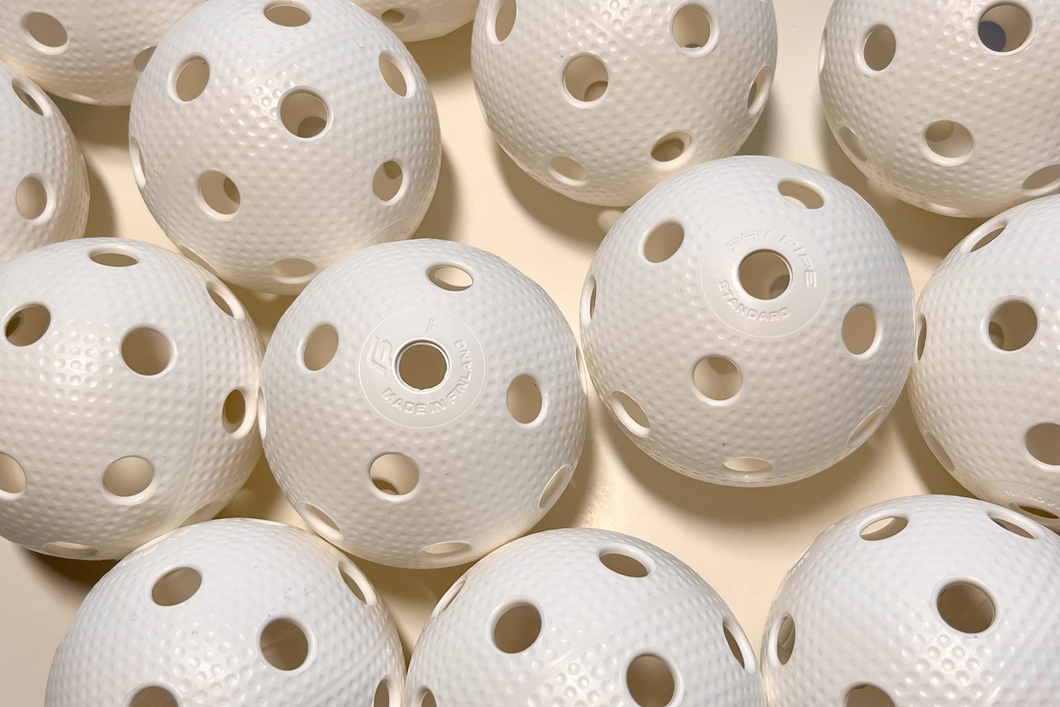 Fat Pipe Floorball / Unihockey Ball 24er Team Set, Weiss