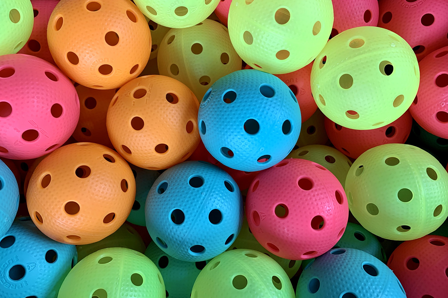 precision-balls-color-24 Exel Precisison Floorball
